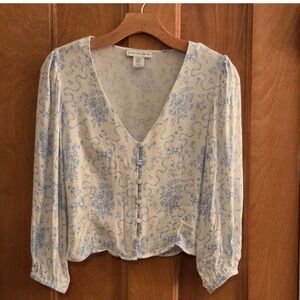 Cupcakes and Cashmere Blue Floral Toile Bows Cropped V-Neck Button Blouse Sz XS